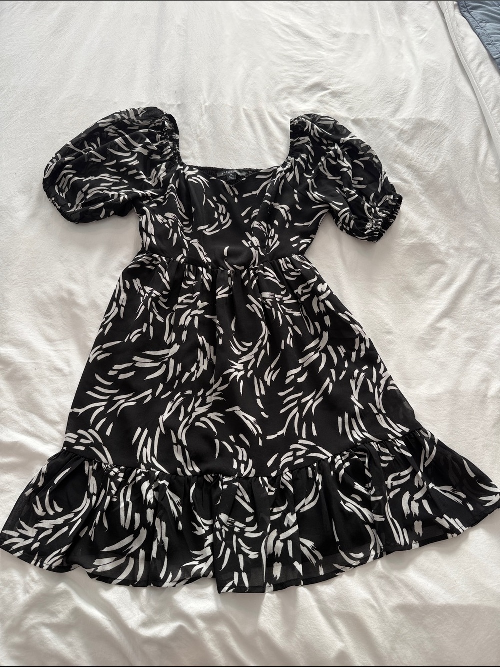 41 Hawthorn Black & White Puff Sleeve Ruffle-Hem Midi Dress